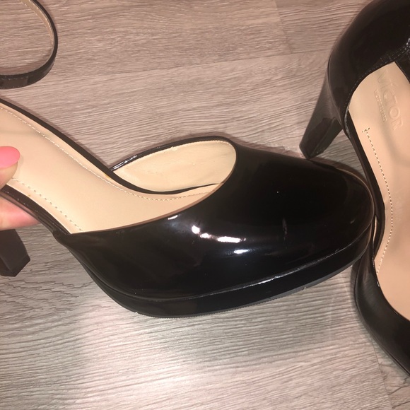 Victor Alfaro Patent Pumps Sz10 - Picture 8 of 8